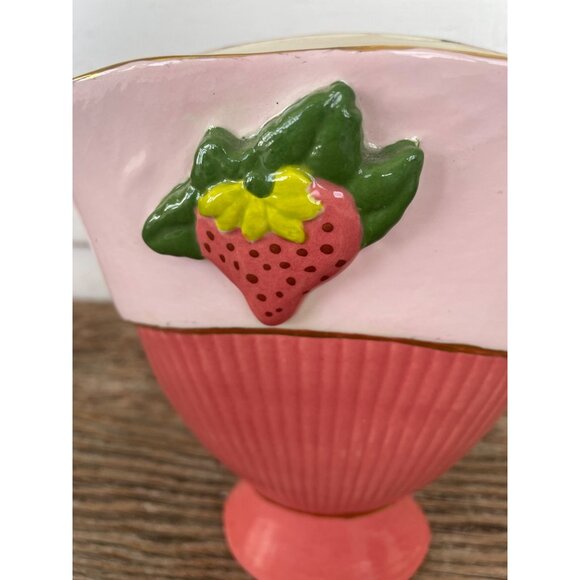 Vintage 1960s Red wing Pottery Fan Vase Strawberry Embellished Retro - Picture 13 of 13